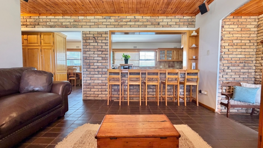 4 Bedroom Property for Sale in Mountainside Western Cape